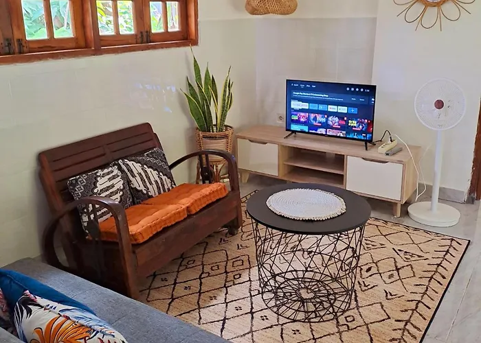 Tropica House 2 Minutes From Center * ウブド